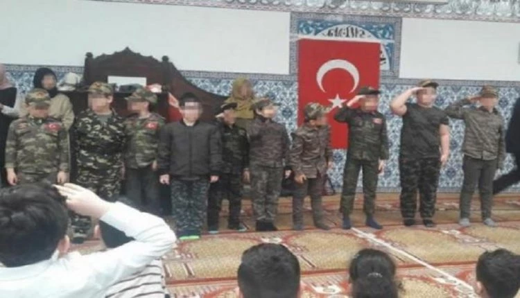 Προπαγανδιστικό σόου με τα παιδιά – «στρατιώτες» του Ερντογάν – [εικόνες – vid]